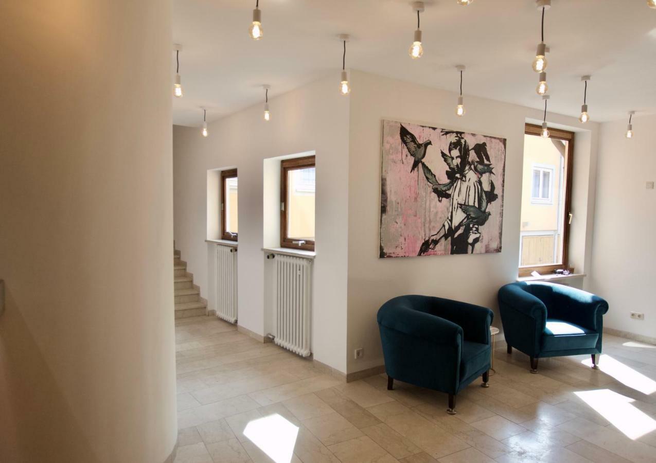 Hotel Tari Höchberg Dış mekan fotoğraf